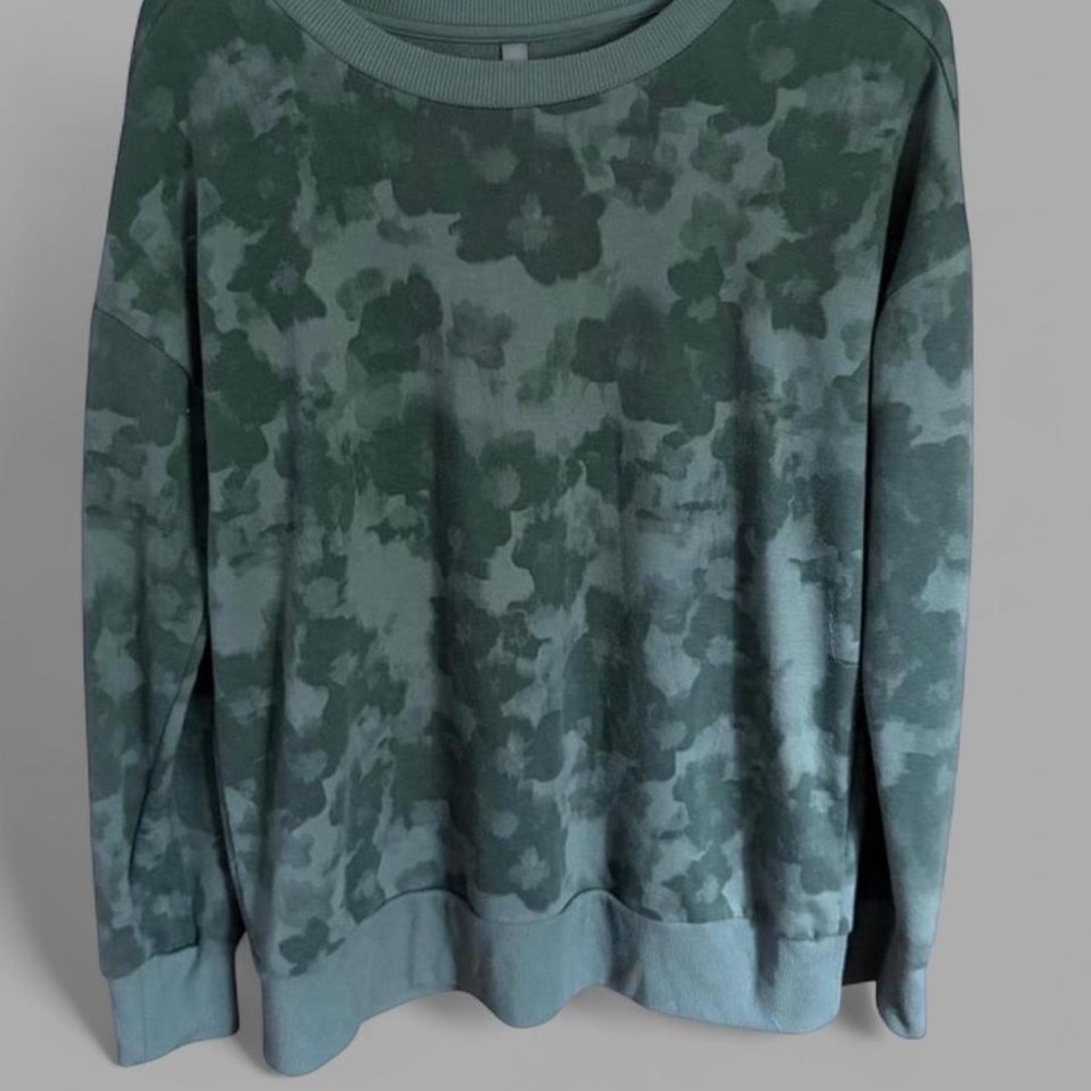 Mondetta Women’s  Green Camouflage Crewneck Sweater